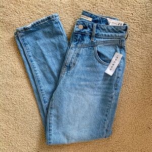New Pacsun mom jeans in a medium wash, size 25.